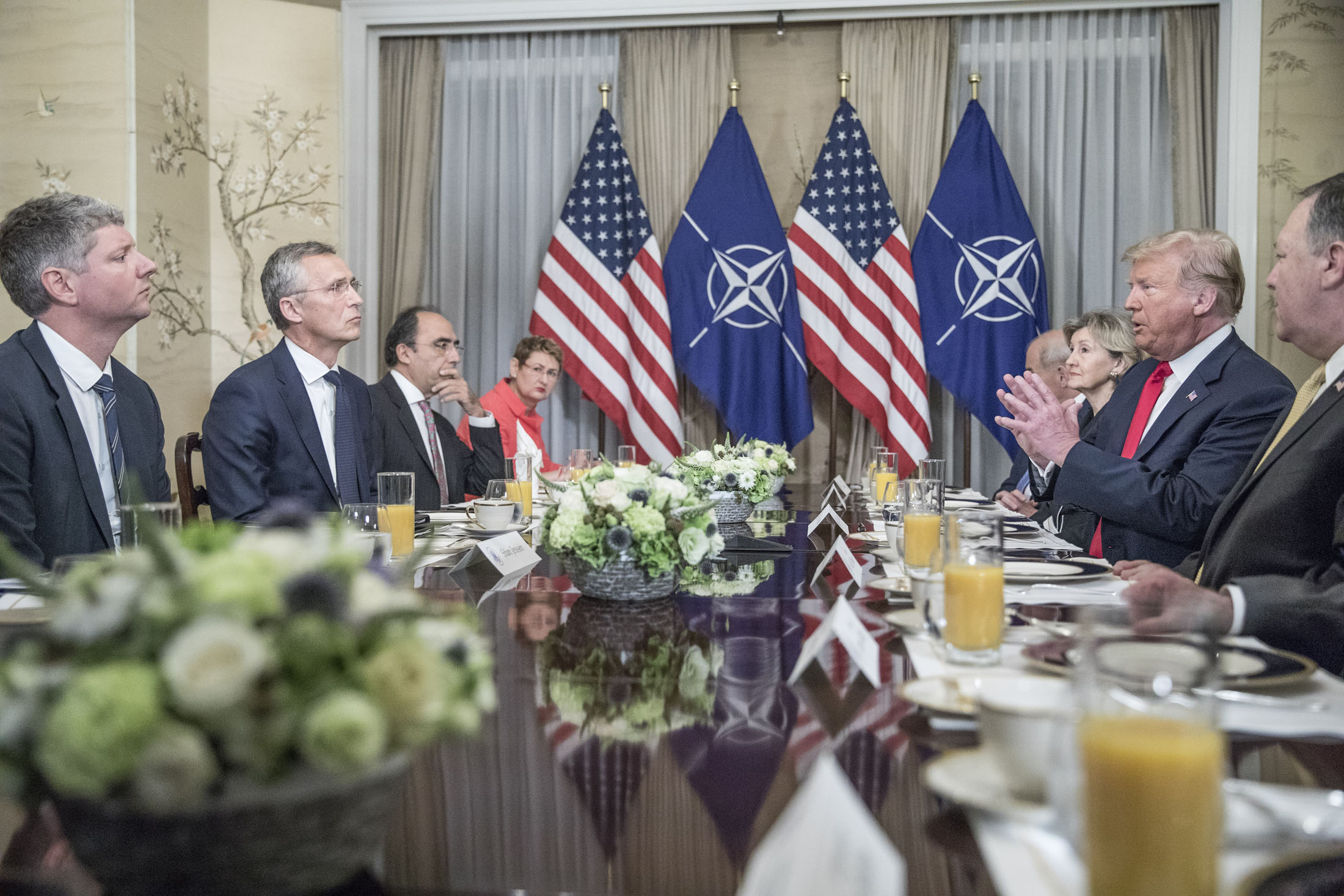 nato-summit-brussels-2018-breakfast-meeting-between-nato-secretary